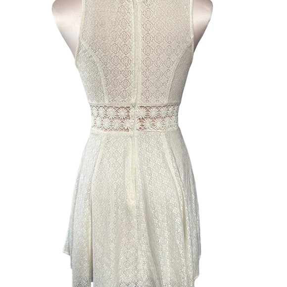 Free People ivory dress in size 0. See through design on waist. - Picture 8 of 12